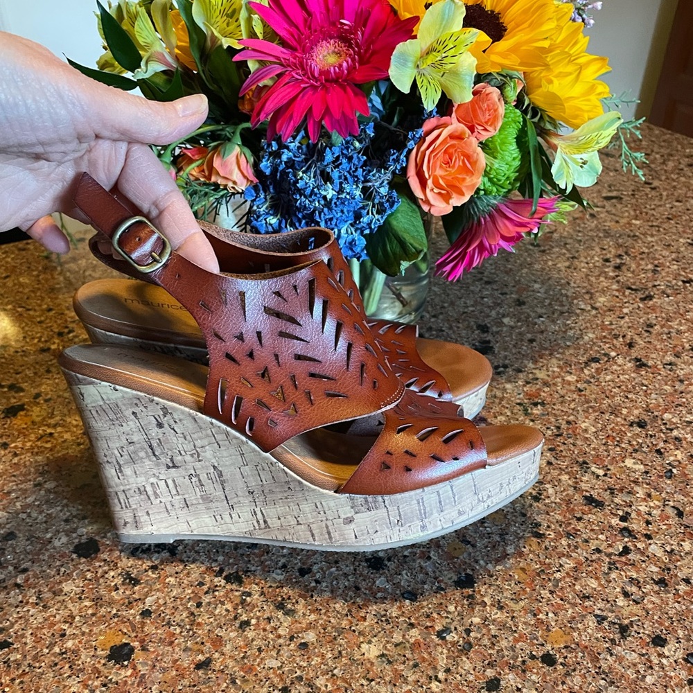 Platform Sandals - Picture 4 of 8